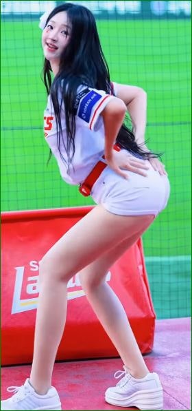 Lee Yeon-jin cheerleader