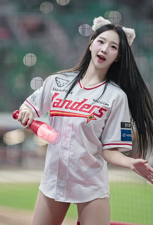 Lee Yeon-jin cheerleader