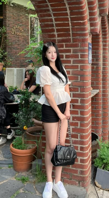 Lee Yeon-jin cheerleader