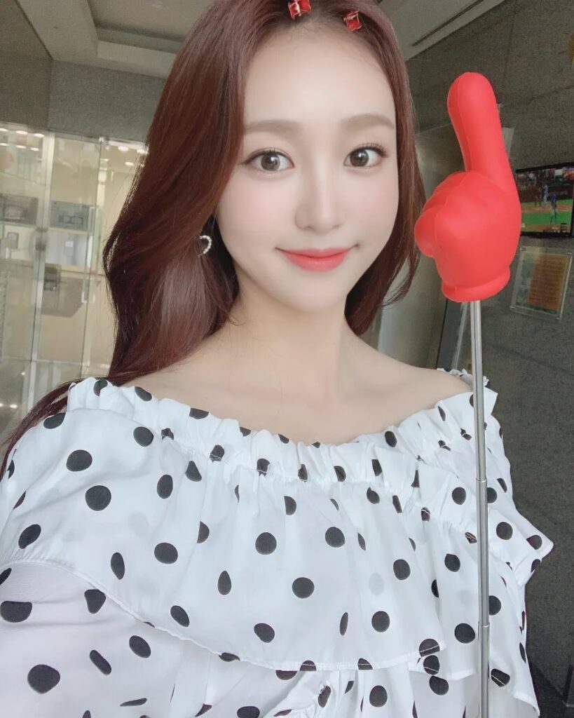 Park Ji-young announcer